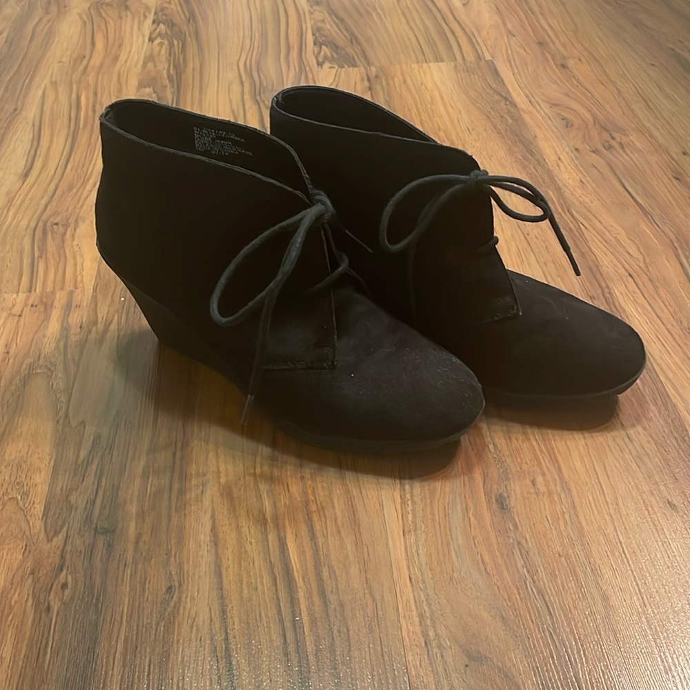 Black Wedges